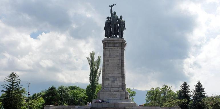 Трайчо Трайков мести паметника на съветската армия